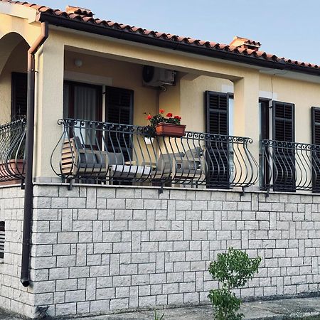 Apartman Ostrea *** Bale Buitenkant foto