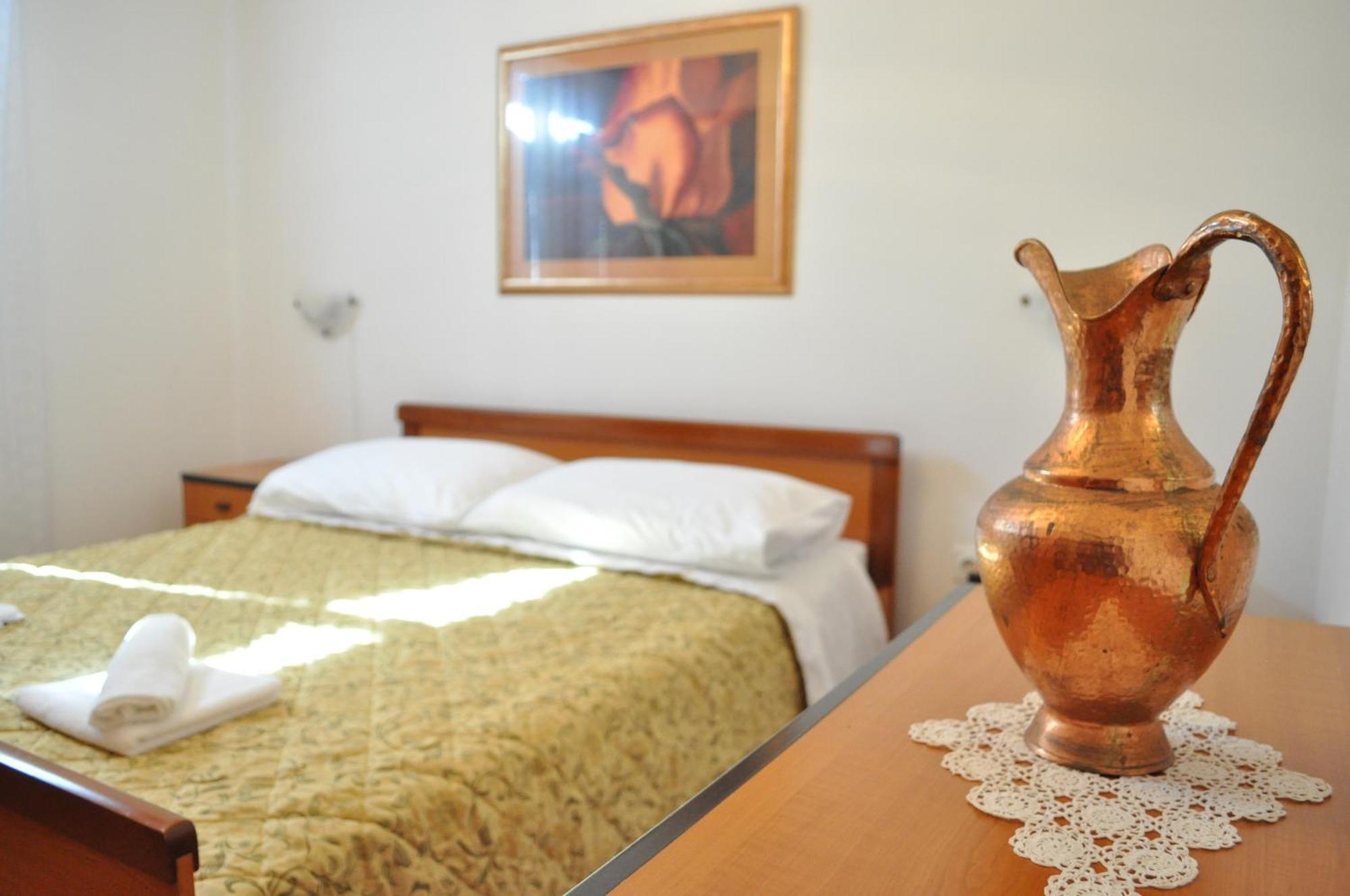 Apartman Ostrea *** Bale Buitenkant foto